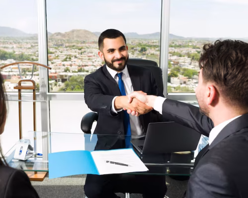Empresario Estrechando Mano Ejecutivo Empresa Despues Hacer Negocio Lucrativo Representante Ventas Sonriente Haciendo Venta Exitosa 662251 293 | EXPORT4LIFE SL